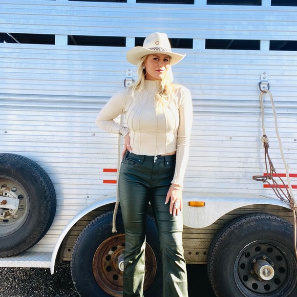 Chic Cream Fedora with Beaded Band - Picture 8 of 9